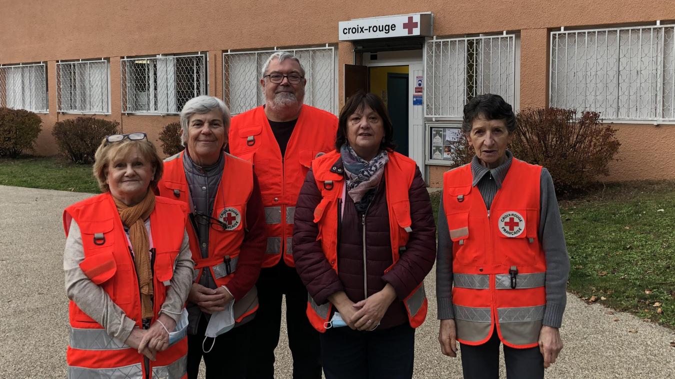 Valserh ne des v tements petit prix au bric brac de la Croix